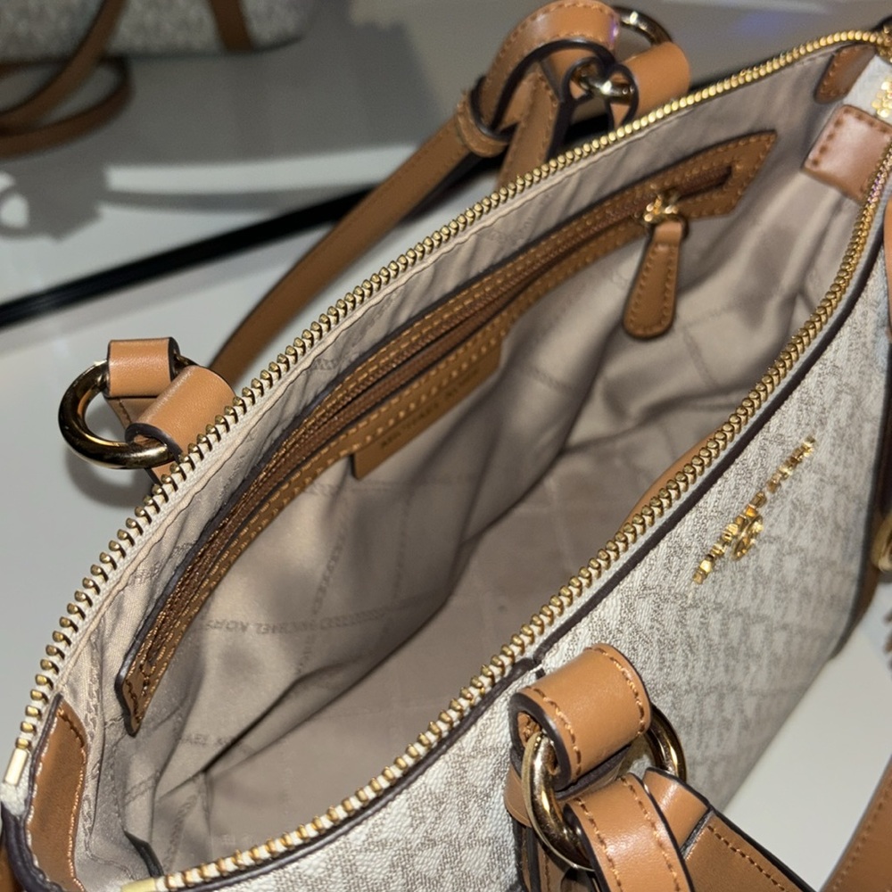 Michael Kors Purse - Picture 3 of 4